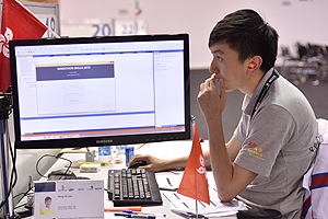 黄逸升在比赛十分投入和专注，在资讯科技商业软件方案项目获得优异奖章。