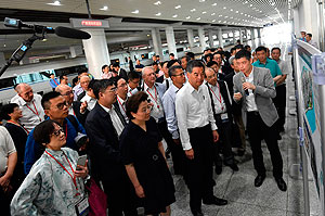 Visiting the Guangzhou South Railway Station, the future terminal station of the Guangzhou-Shenzhen-Hong Kong Express Rail Link, with the delegation.